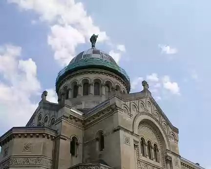 PXL103 Basilique Saint-Martin édifiée de 1886 à 1924 de style néo-byzantin